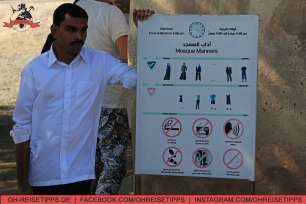 Verhaltensregeln für die Al-Badiyah-Moschee nahe Khor Fakkan. Foto: Oliver Heider